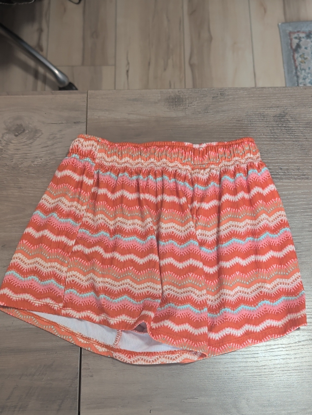 Women’s Coral Patterned Elastic-Waist Shorts